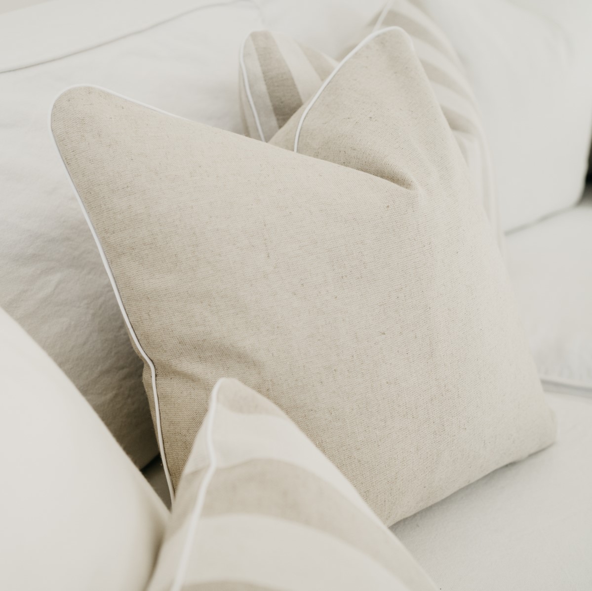 Beige linen cushion cover with white piping 30x50 cm Anushka The