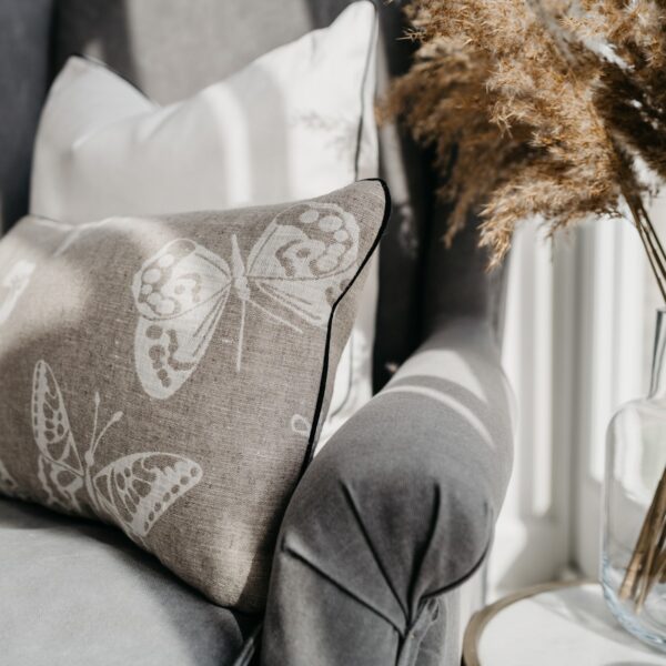 White linen cushion cover 50x50 cm with navy piping Anastasia The