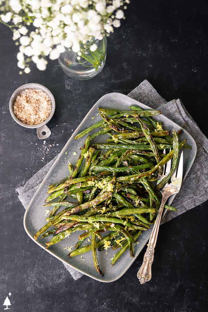*NEW* Garlicky, caramelized, 5-minute oven roasted green beans? 1 dish? Way tastier, crispier, easier than blanched? Sign. Me. Up! #lowcarbroastedgreenbeans #ketoroastedgreenbeans top view of roasted green beans recipe