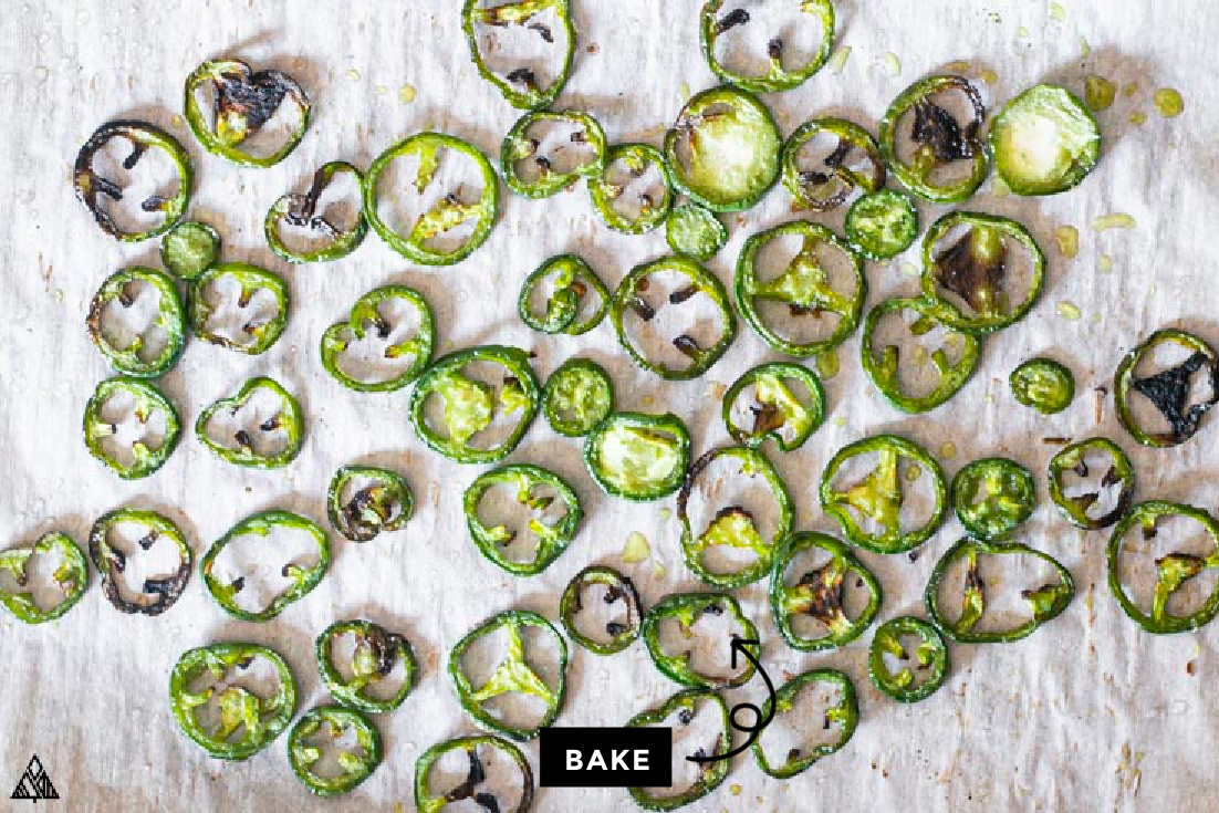 These jalapeno parmesan crisps are ready in 10, low in carbs, high in protein. PLUS! They're legit crunchy! how to make keto parmesan crisps