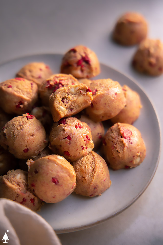 Bite-sized and built to satisfy, these white chocolate fat bombs are everything you're looking for in a treat. #ketowhitechocolatefatbombs #lowcarbwhitechocolatefatbombs closer view if white chocolate bombs on a plate
