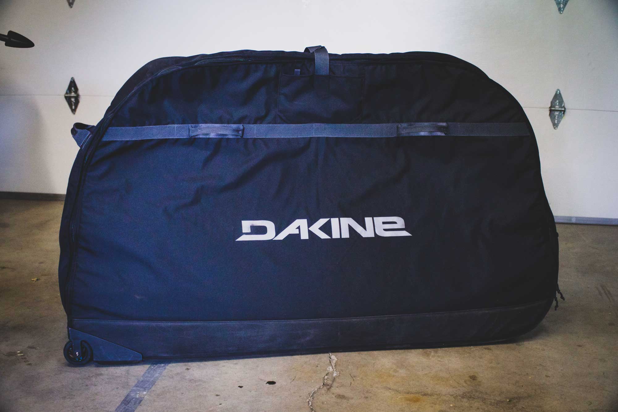 Review Dakine Roller Bike Bag. Does it keep your bike safe?