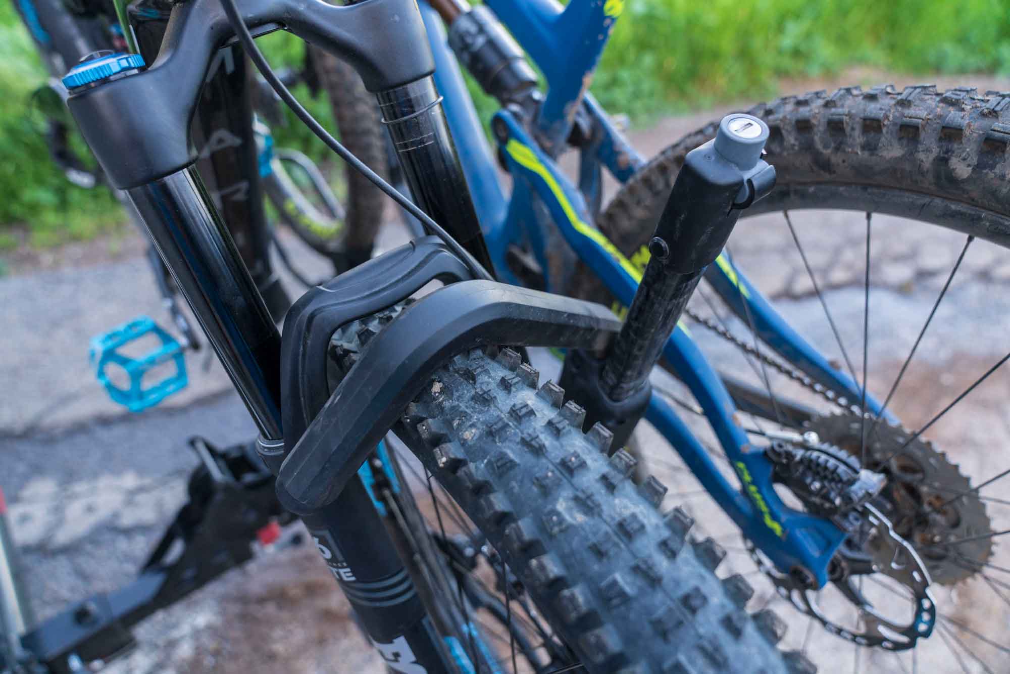 Review Yakima HoldUp EVO bike rack and BackSwing Hitch