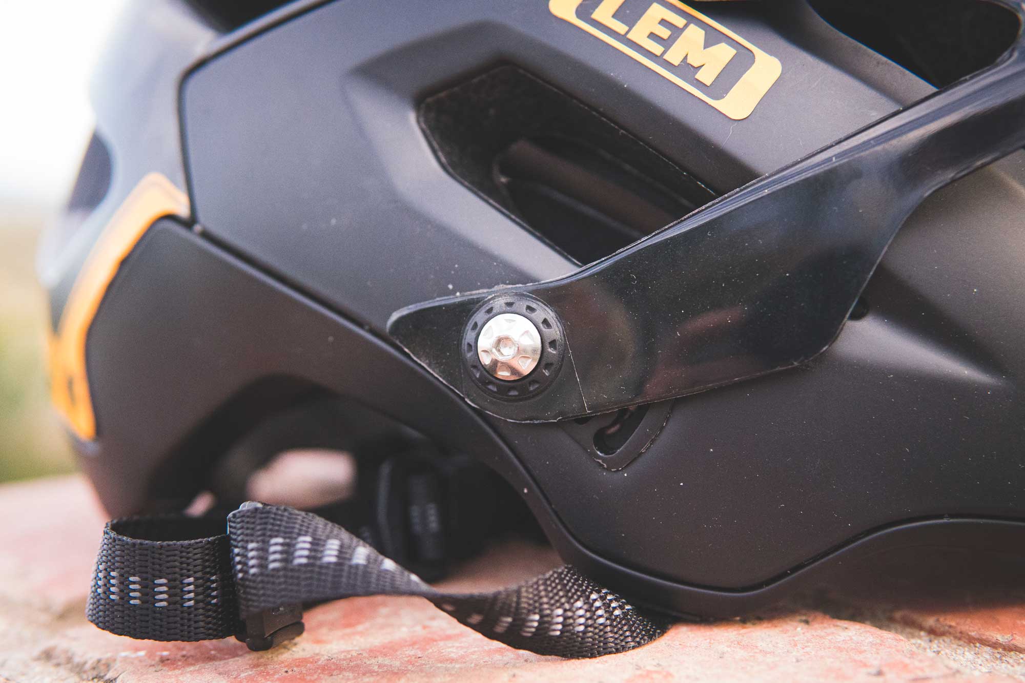 Review LEM Flow Mountain Bike Helmet LaptrinhX / News