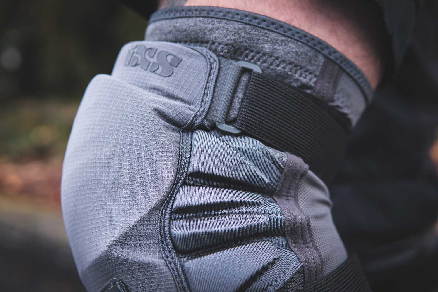 Review IXS Trigger Knee Pads The Loam Wolf