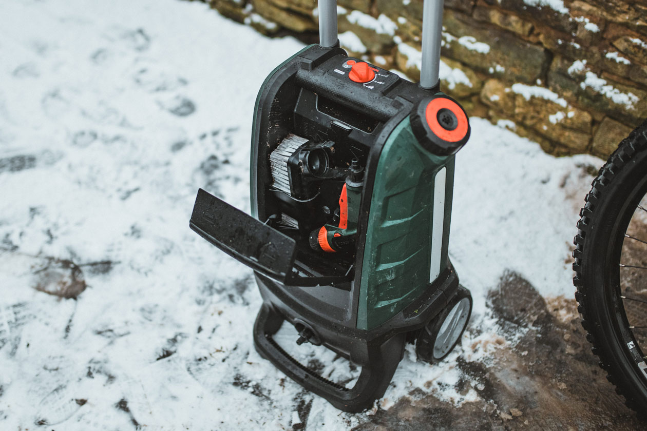 Review: Bosch Fontus Portable Outdoor Cleaner | The Loam Wolf