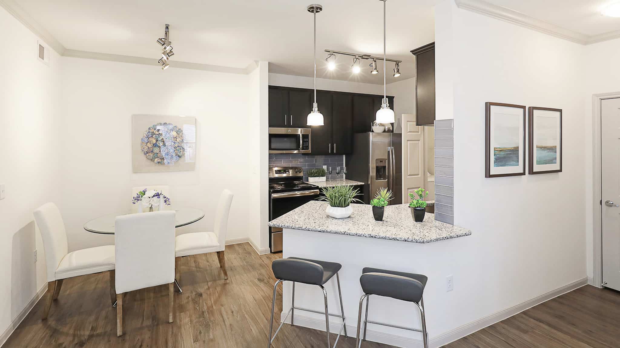 Photos The Loop Apartments