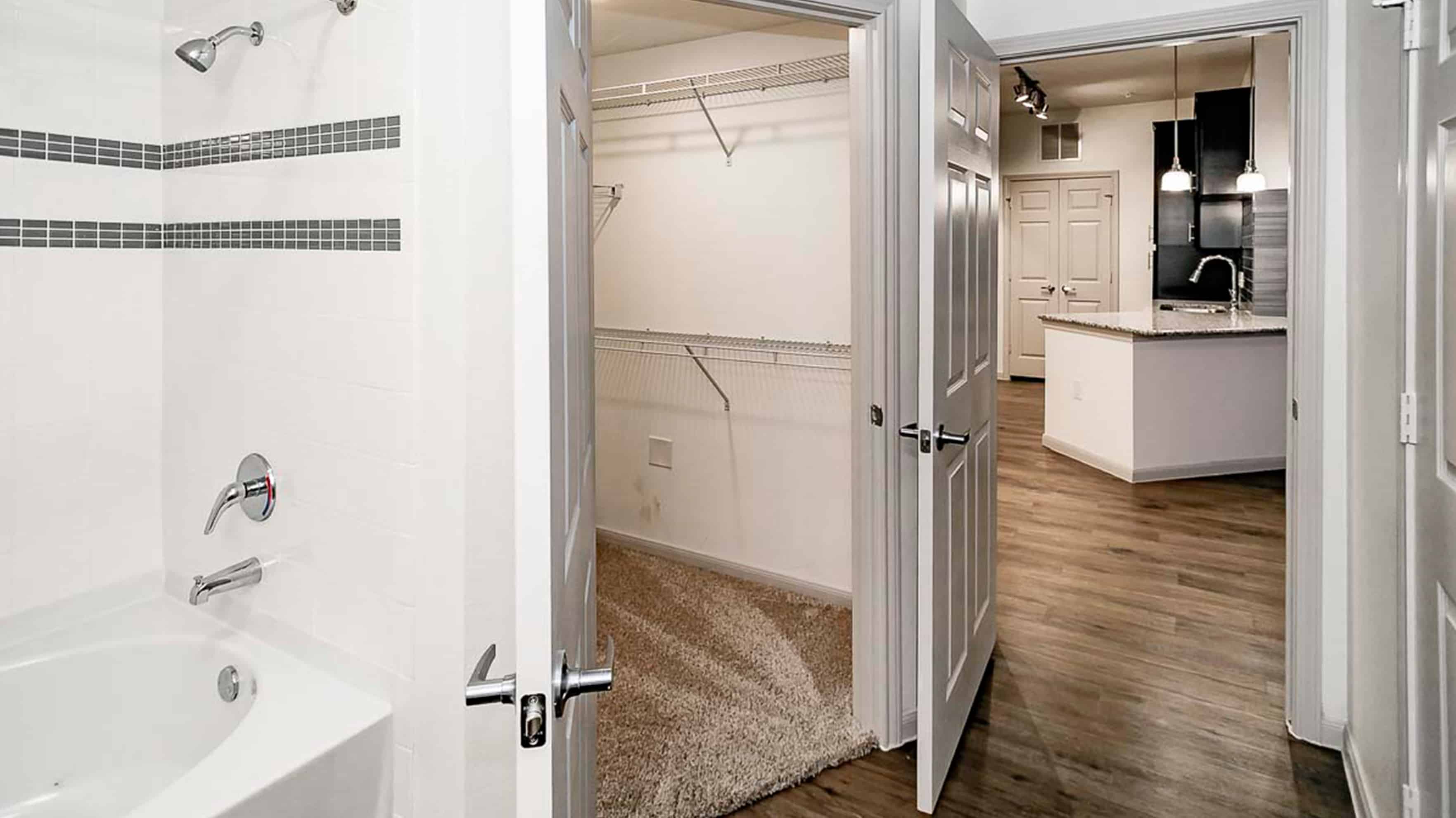 Photos The Loop Apartments