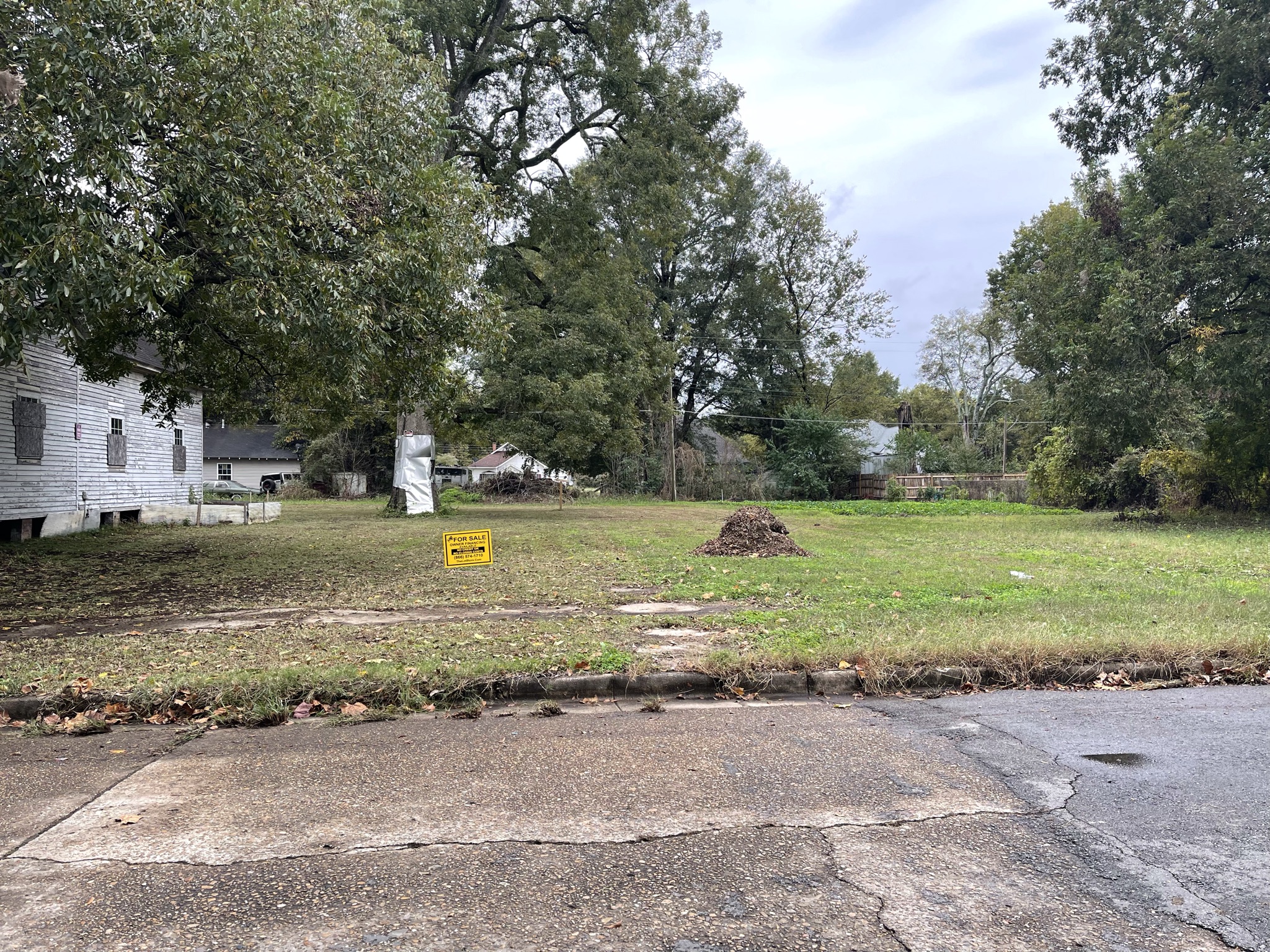 1210 E 7th Ave, Pine Bluff, AR 71601 For Sale The Lot Store