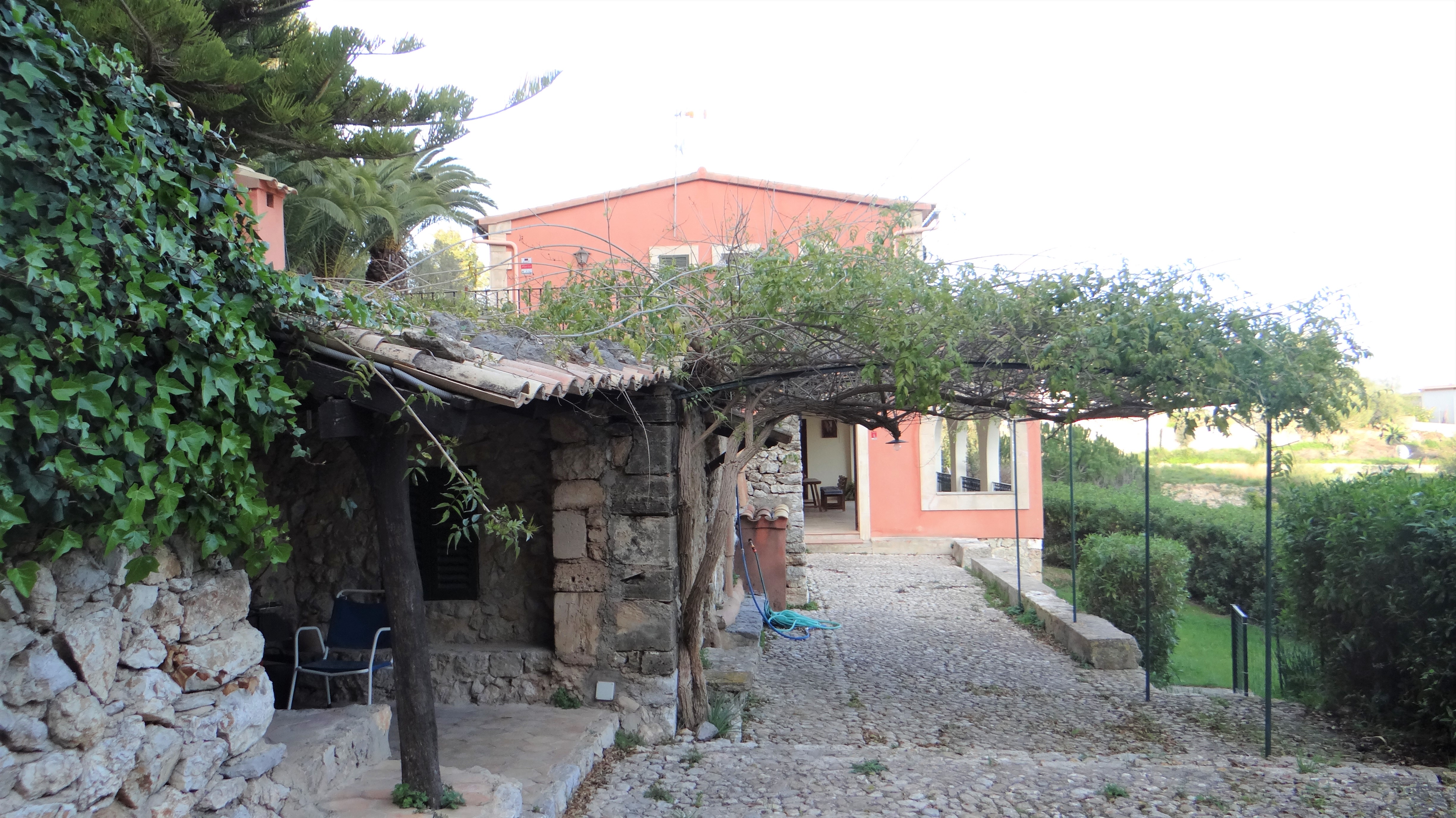 Authentic Country house to refurbish in the charming village of Galilea