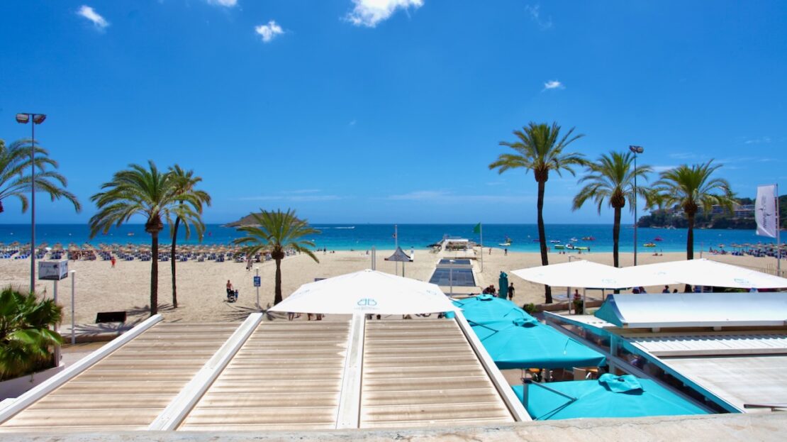 Luxury first line apartment with panoramic sea views in Calvia Beach