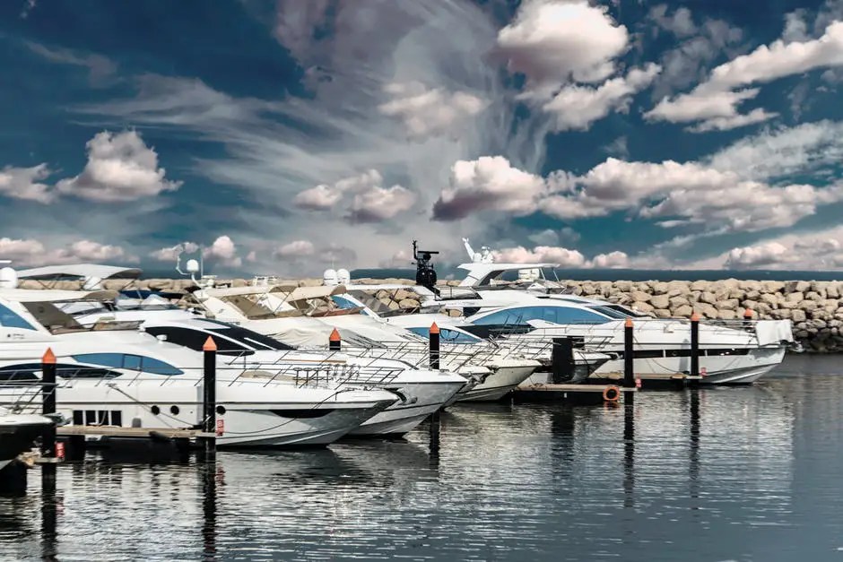 5 Best Marine Inverters For Boats 2023 [High Wattage AC Outlets]