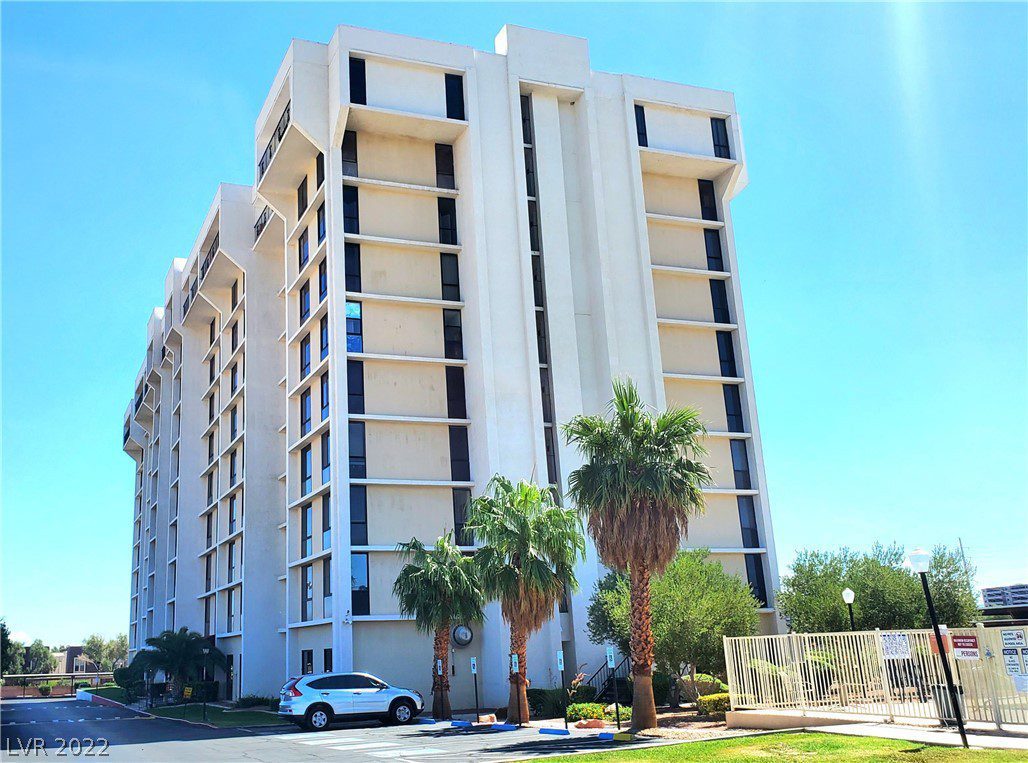 Wimbledon Tennis Club The Marks, MinelliReyes Team