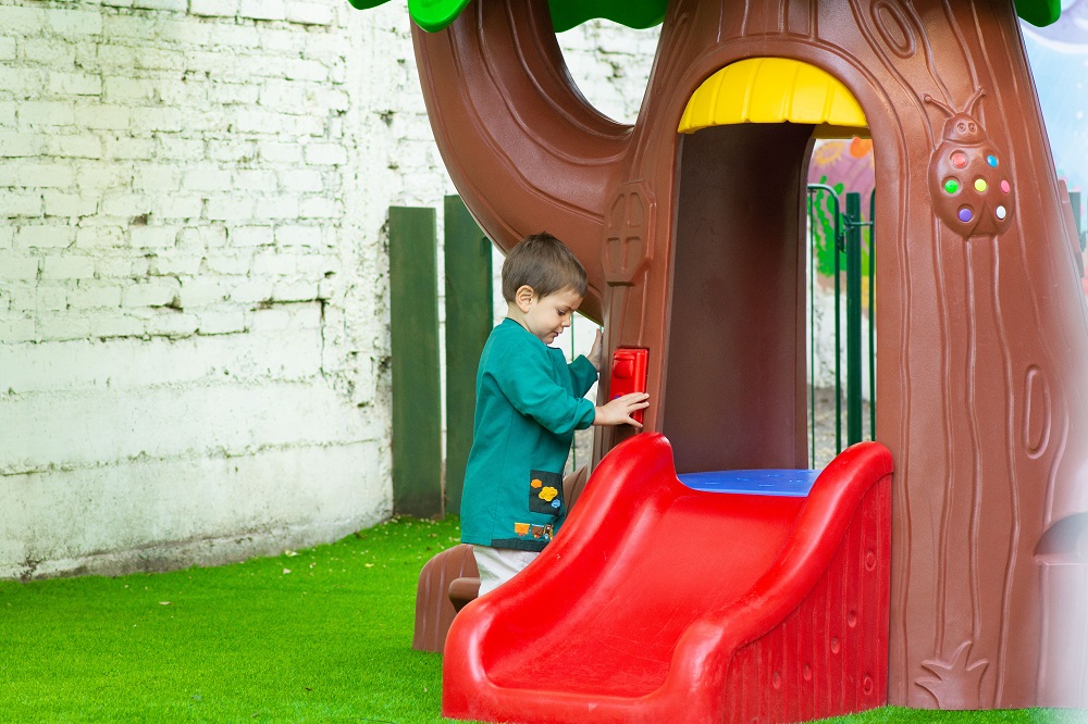 THE MEADOWS Bilingual Preschool and Nursery An International Preschool