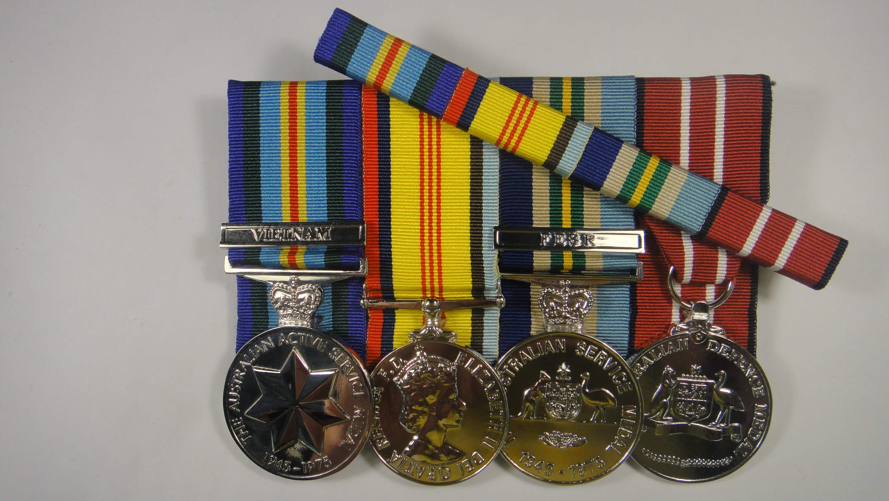 Set of 4 Vietnam medals + Ribbon Bar The Medalist Medal Mounting