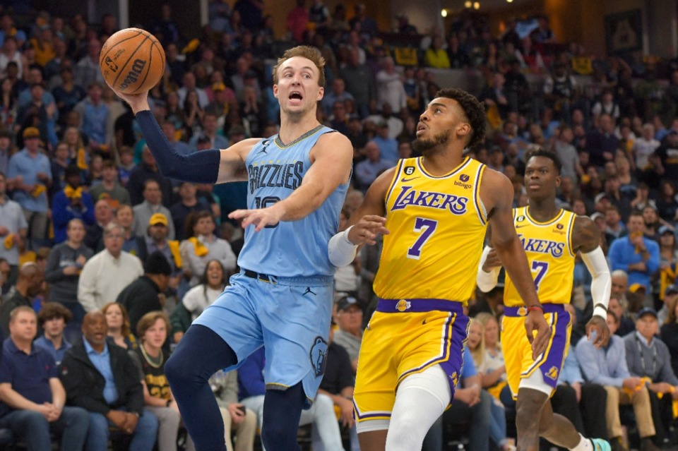 Grizzlies' Luke Kennard exits Game 5 with shoulder injury Memphis