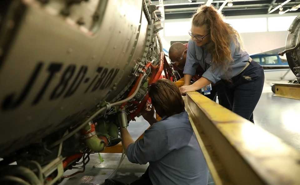 Aviation mechanic schools gear up with scholarship boost from FedEx