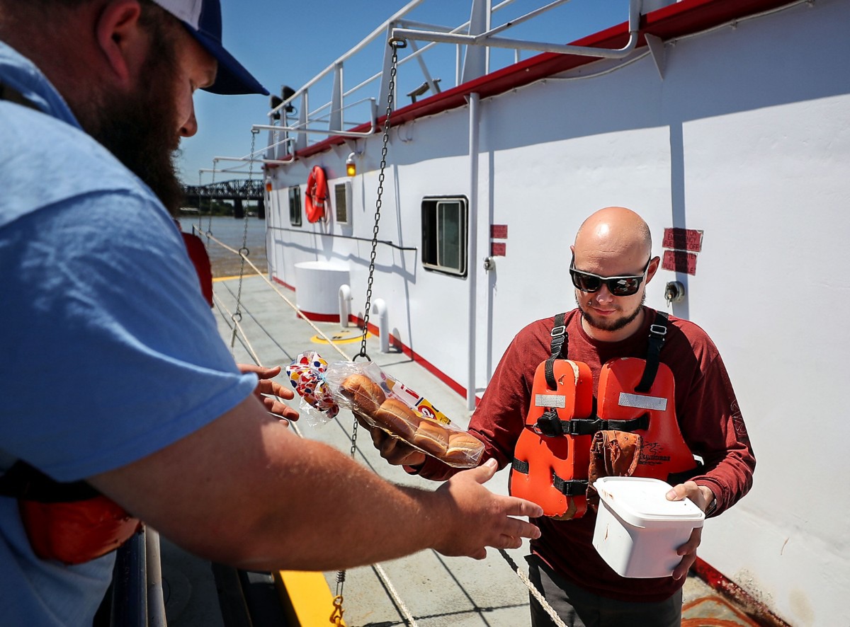 Rendezvous ribs delivered to idling barges on the river Memphis Local