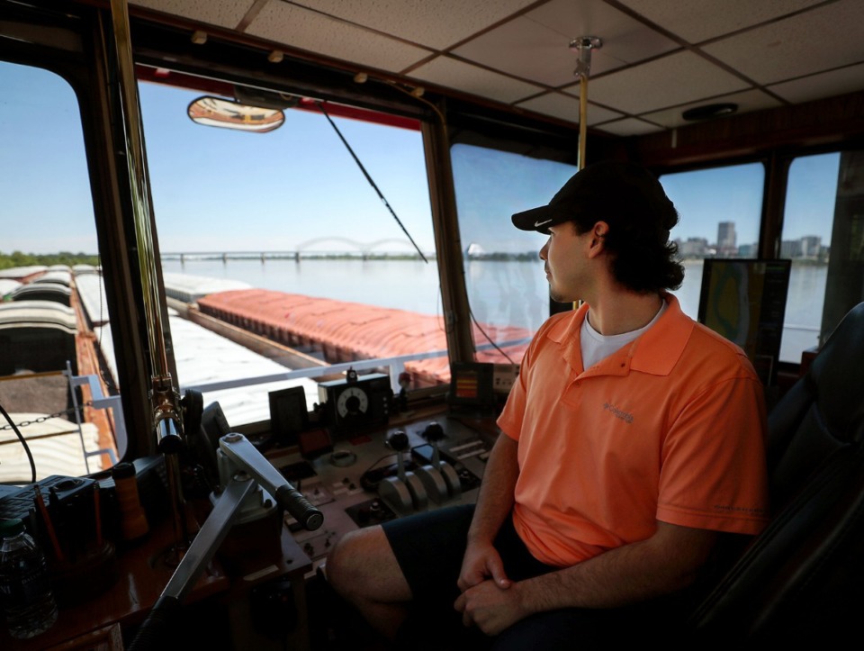 Rendezvous ribs delivered to idling barges on the river Memphis Local