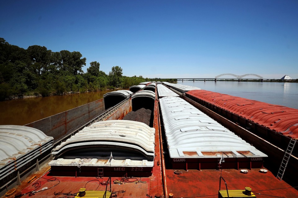 Rendezvous ribs delivered to idling barges on the river Memphis Local