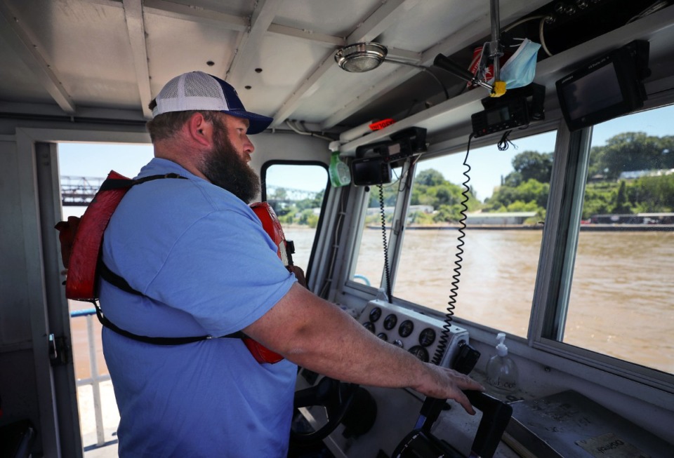 Rendezvous ribs delivered to idling barges on the river Memphis Local