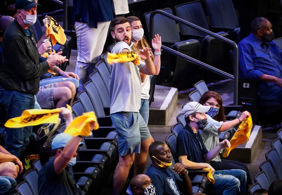Grizzlies fan shows off 'Old School' moves, goes viral Memphis Local