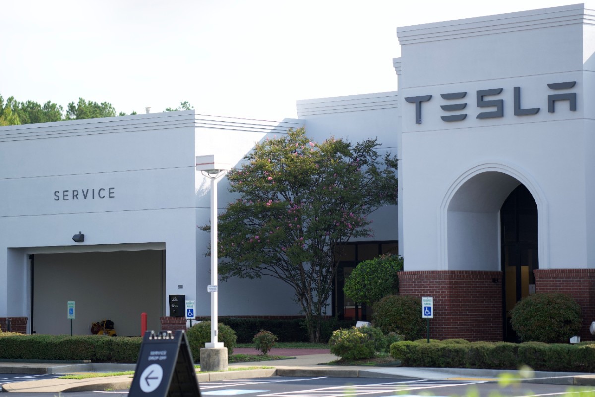 Memphisarea's first electriccar dealership partially open Memphis