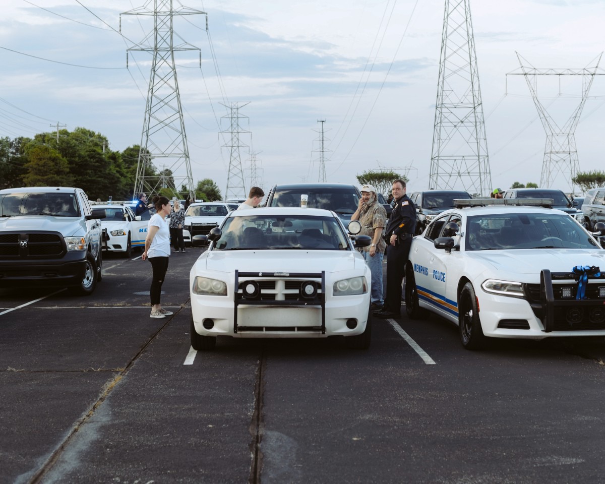 Three injured in shooting outside East Memphis shopping center