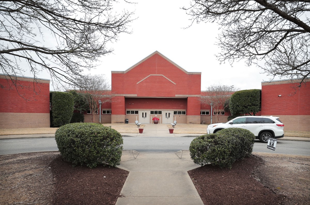 Germantown school board adopts policy, with concerns, on library books