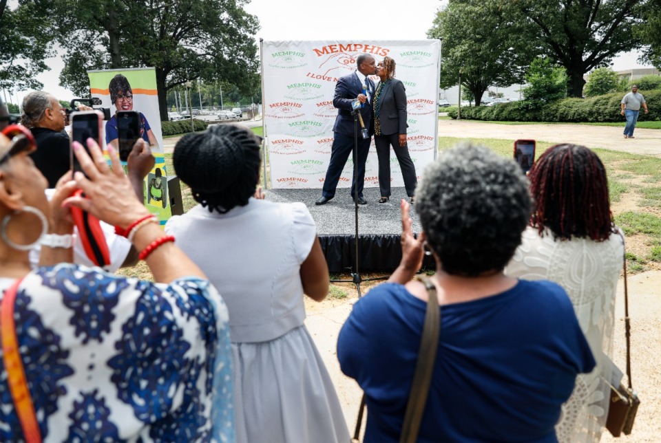 Turner opens campaign for Memphis mayor where Forrest statue once stood