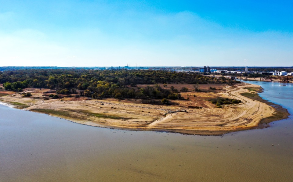 Record lows reveal magic of Mississippi River's sunken past Memphis