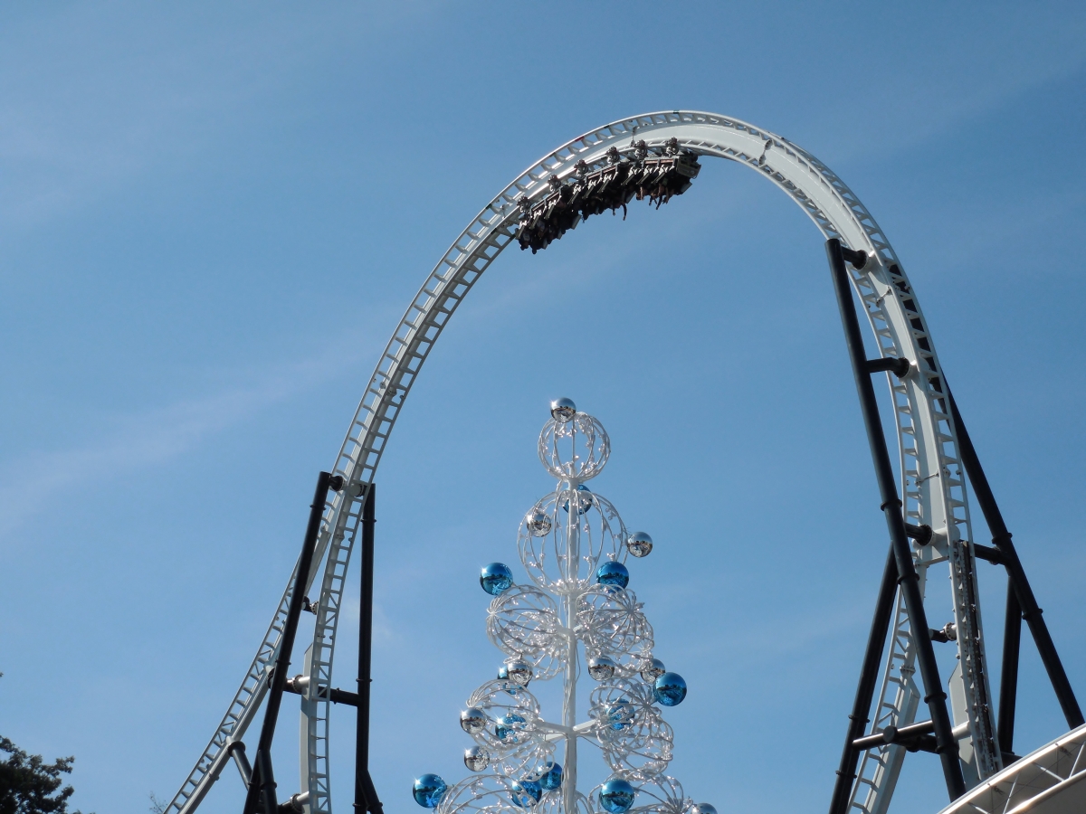 Theme Park Review • The Six Flags Magic Mountain (SFMM