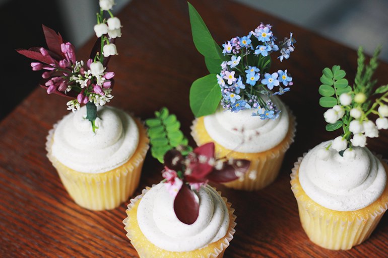 Fresh Floral Cake and Cupcake Toppers. The Merrythought