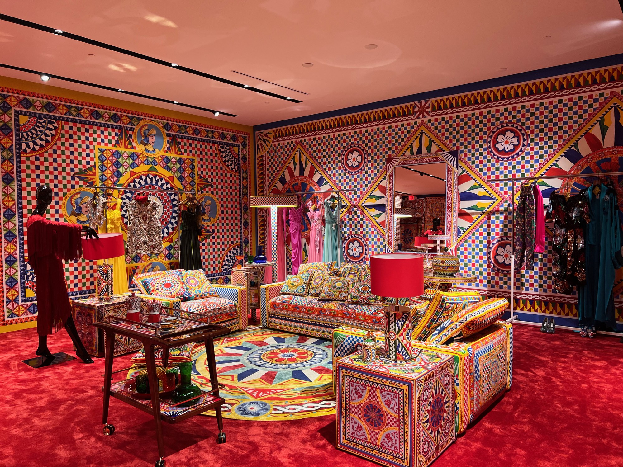 Dolce & Gabbana exhibits Alta Gioielleria Collection for the first time