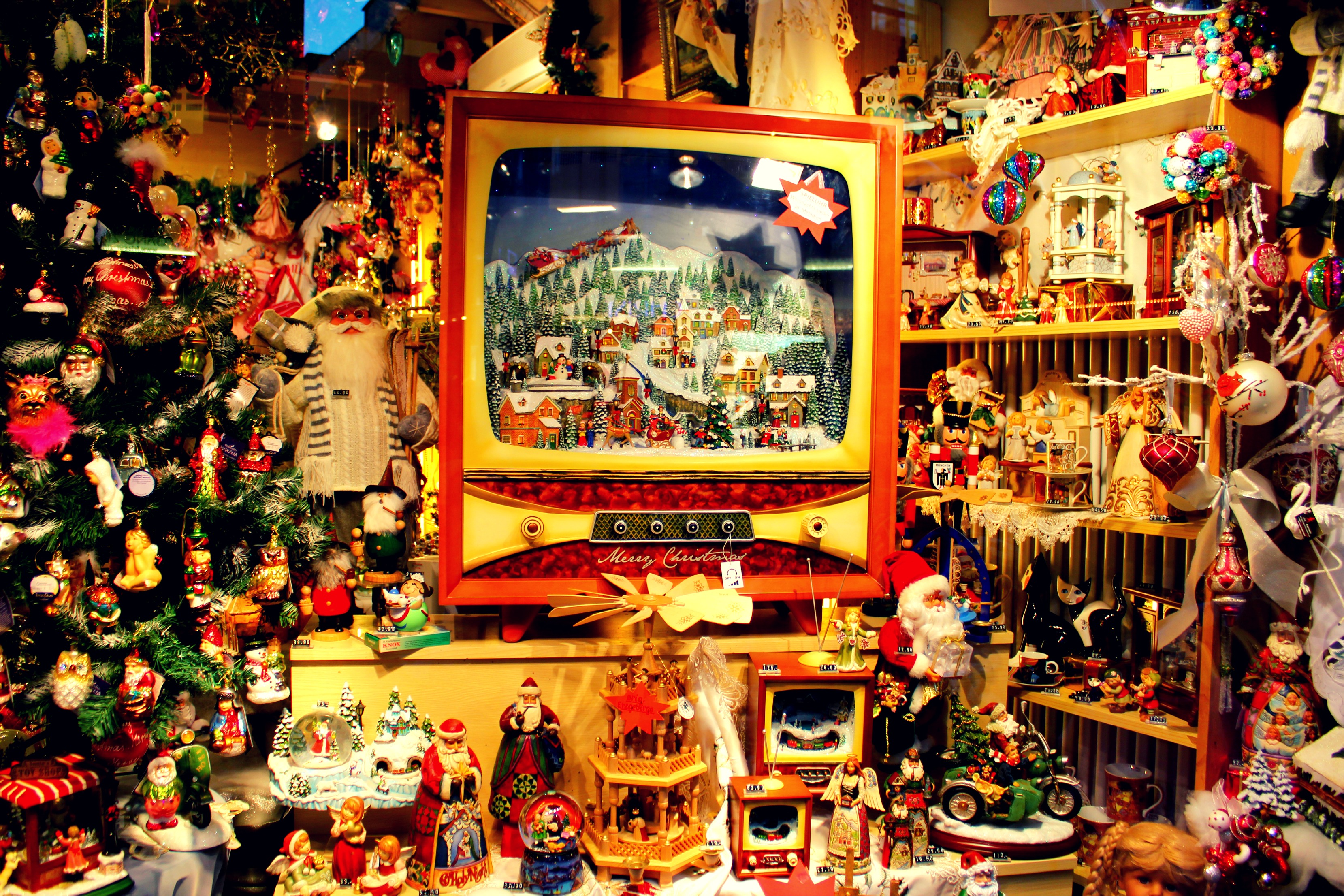 Munchen Cheers to Glühwein!