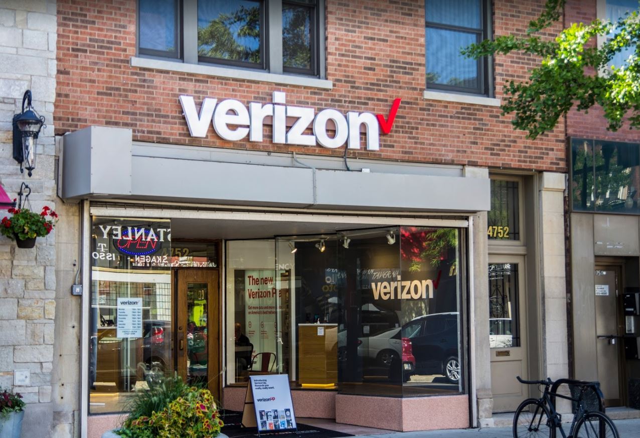 Chicago Lincoln Square Verizon
