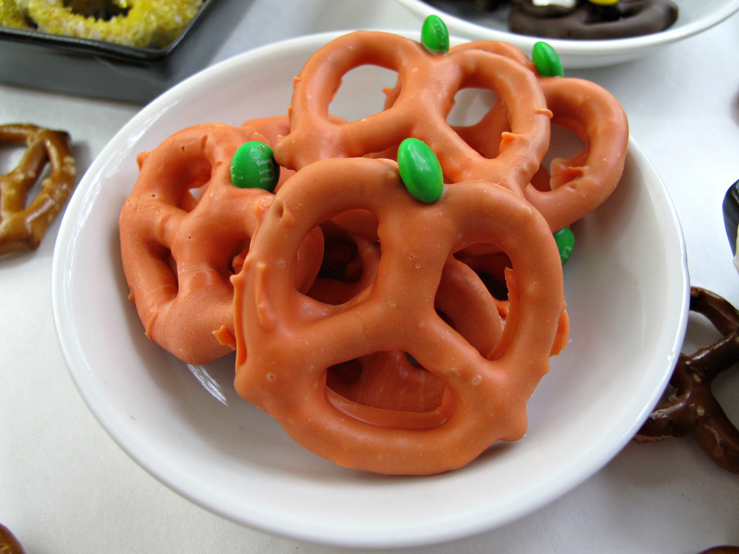 Halloween Pretzels easy, fast and fun! The Monday Box