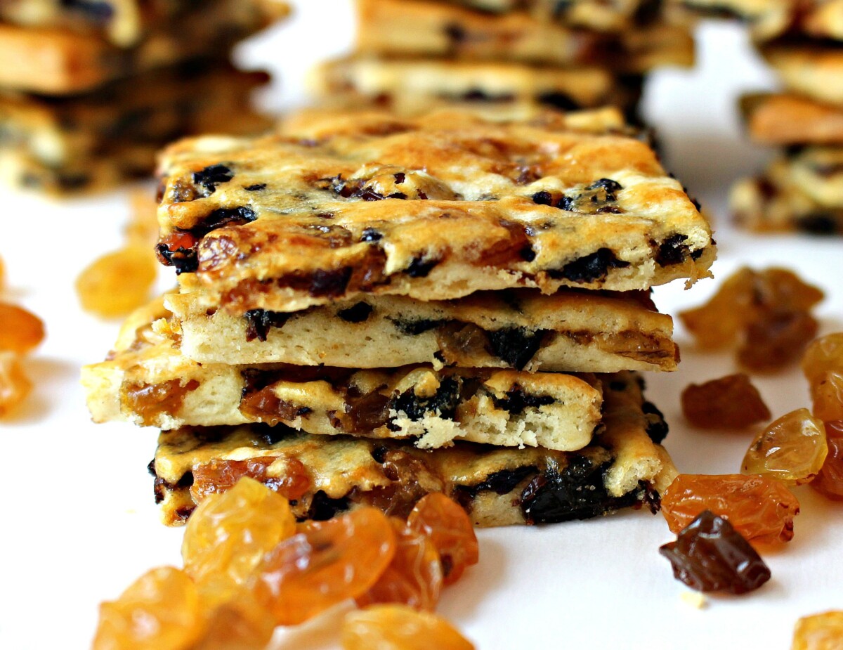 Golden Raisin Biscuit Cookies (Garibaldi Biscuits) The Monday Box