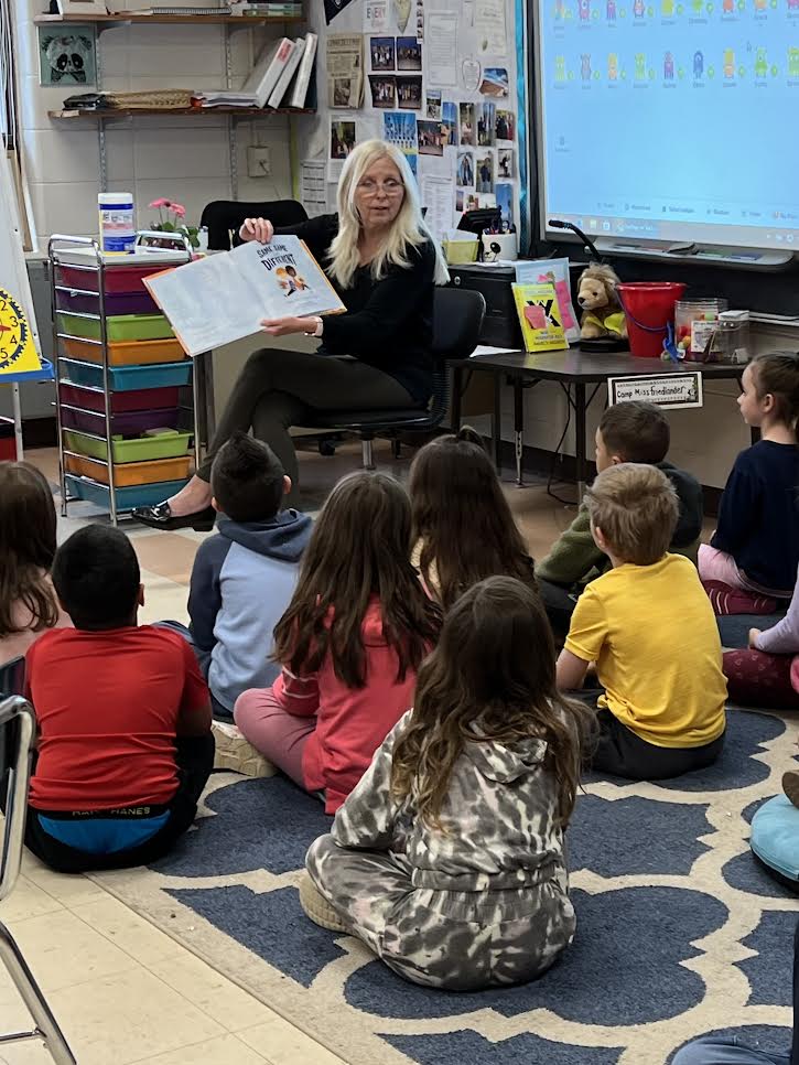 Community helps Monroe elementary schools celebrate reading The