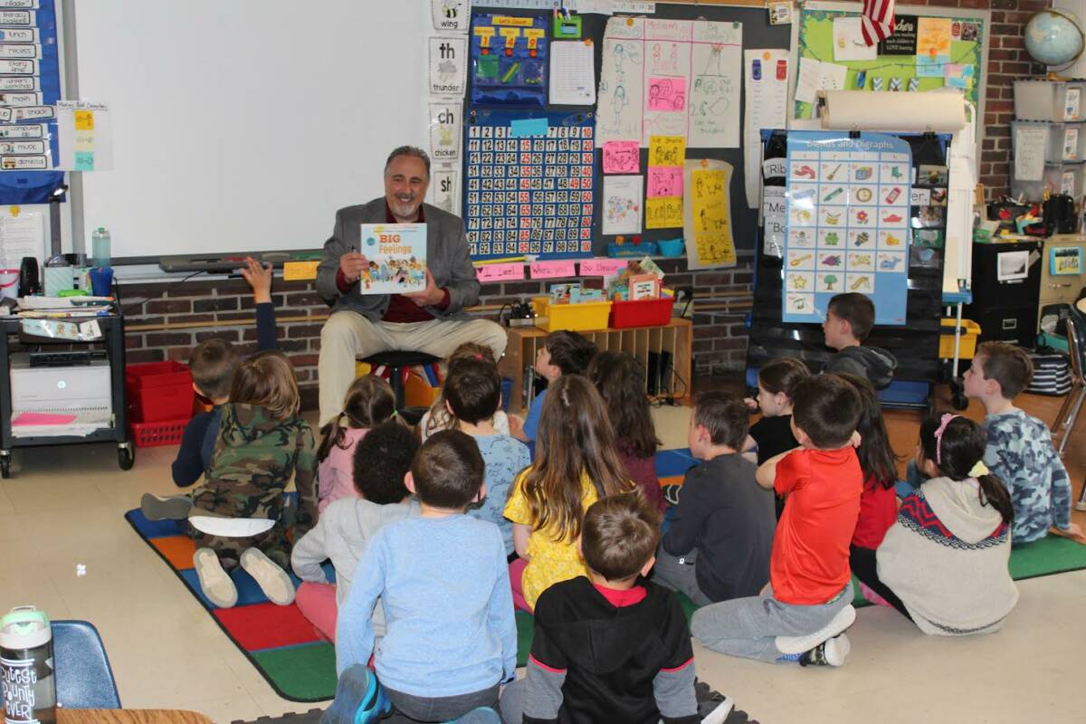 Community helps Monroe elementary schools celebrate reading The