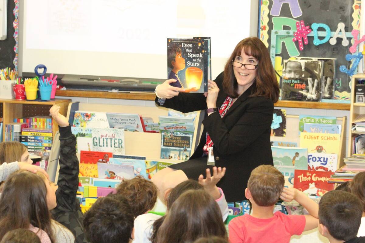 Community helps Monroe elementary schools celebrate reading The