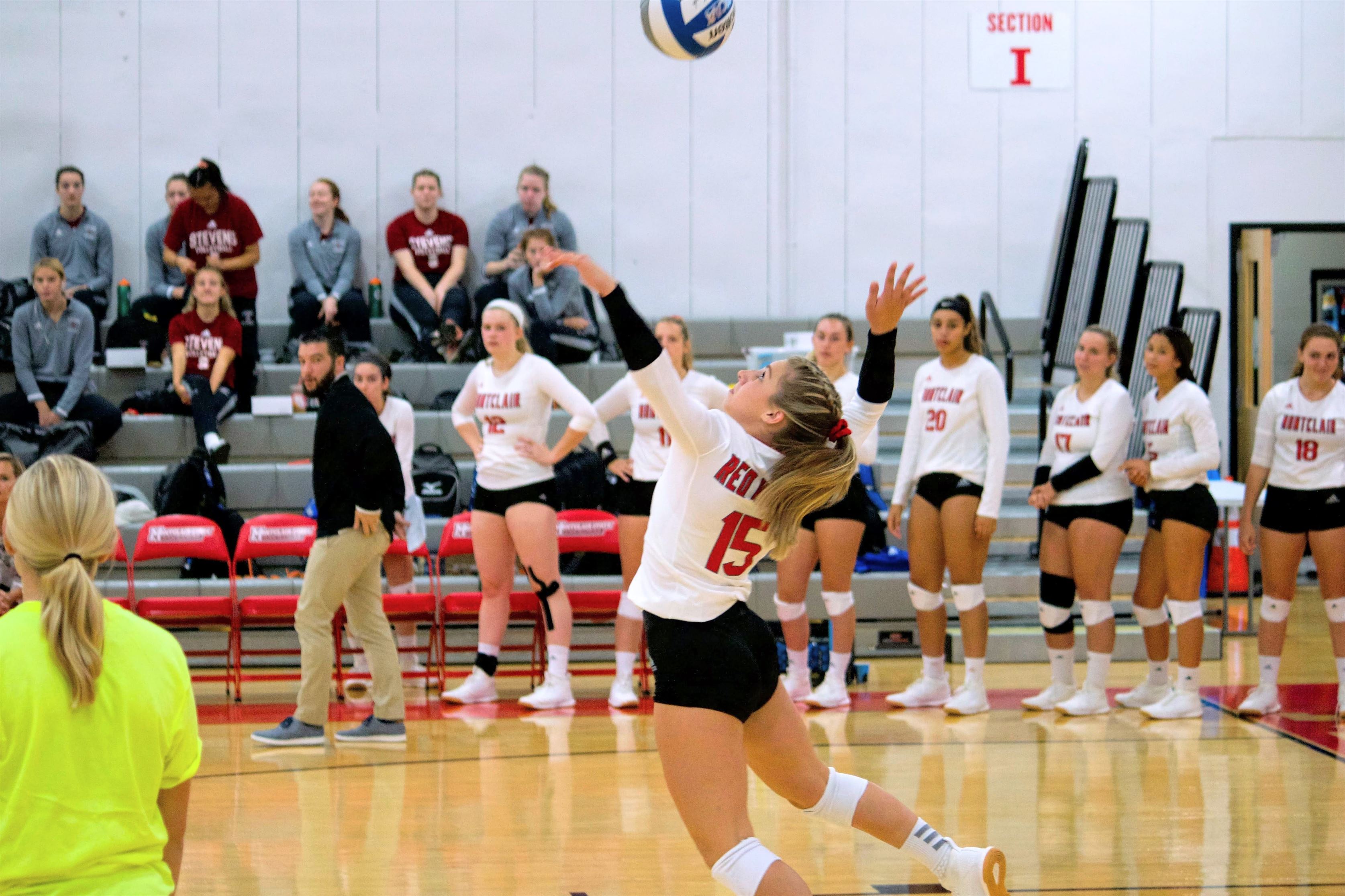 Red Hawks Women's Volleyball Extends Win Streak to Four After