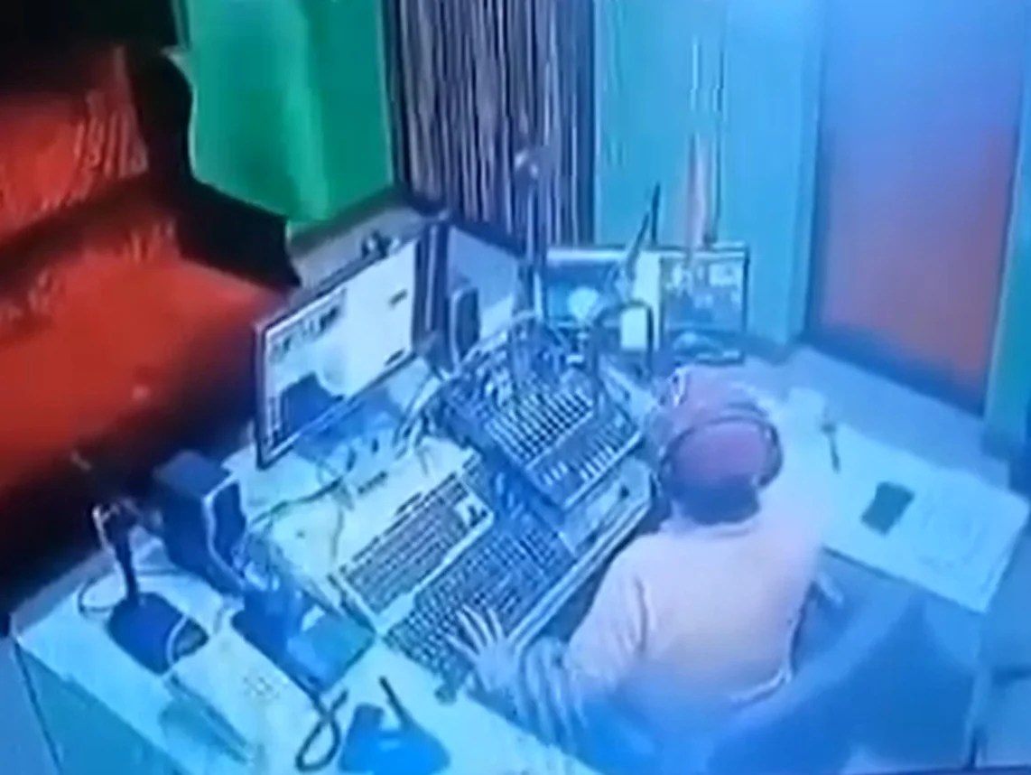 GRAPHIC Philippines DJ Shot Dead During Live Radio The Morning News