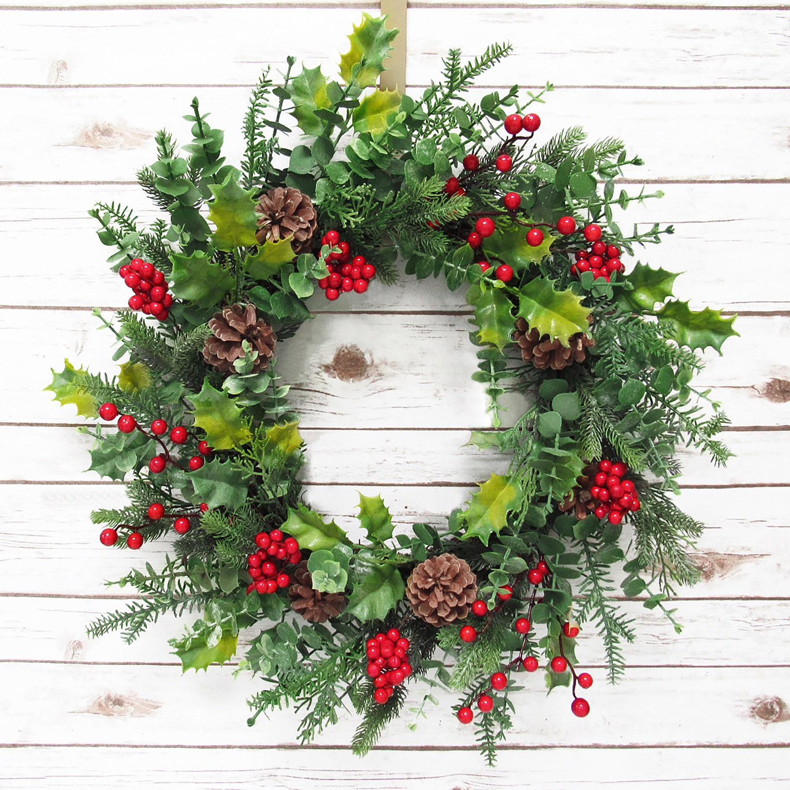 12 Best Christmas Holly Decorations For A Holly Jolly Home The Mummy