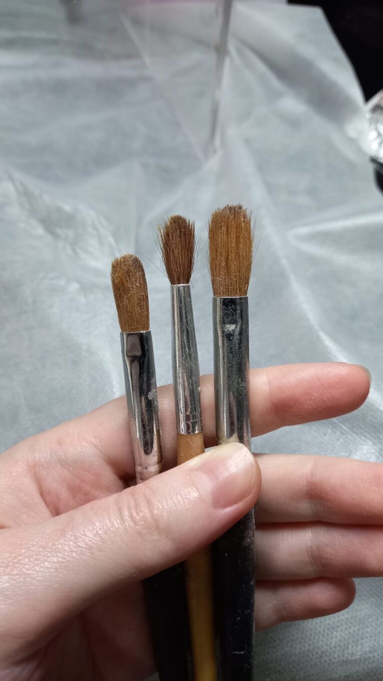How to clean your acrylic nail brushes and keep them from getting
