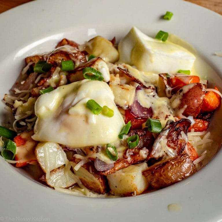 Breakfast Poutine (Eggs Benny Bowls) The Nessy Kitchen