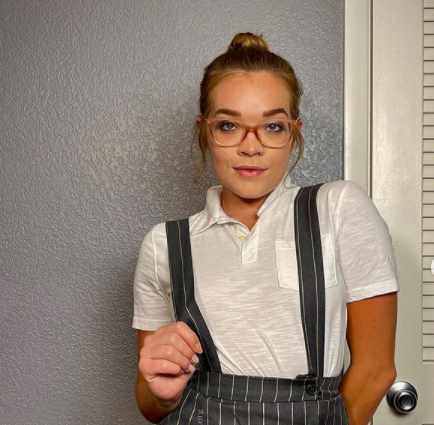 Katie Kush Biography, Wiki, Net Worth, Husband, Family Background, Hot