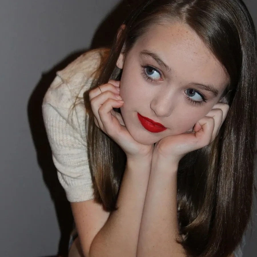 Lily Robertson's Bio, Career, Net Worth, Age, Boyfriend, & More