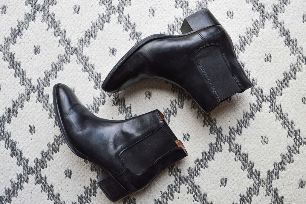 frye ella chelsea boot