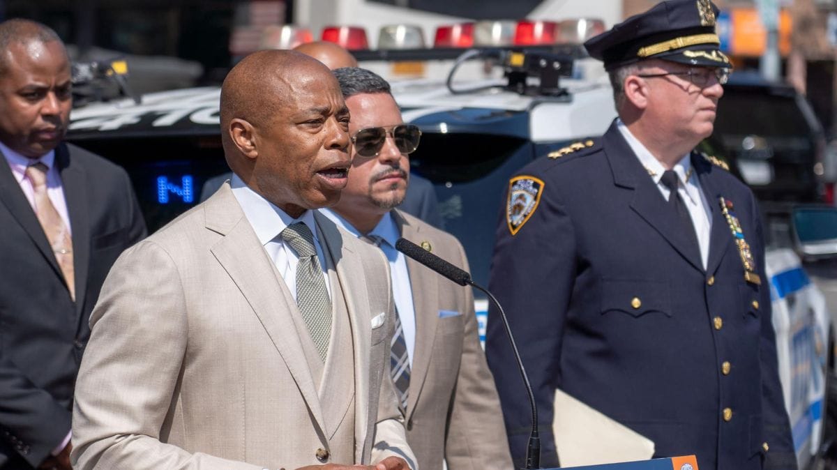 El alcalde de Nueva York advierte que la inmigración ilegal «destruirá